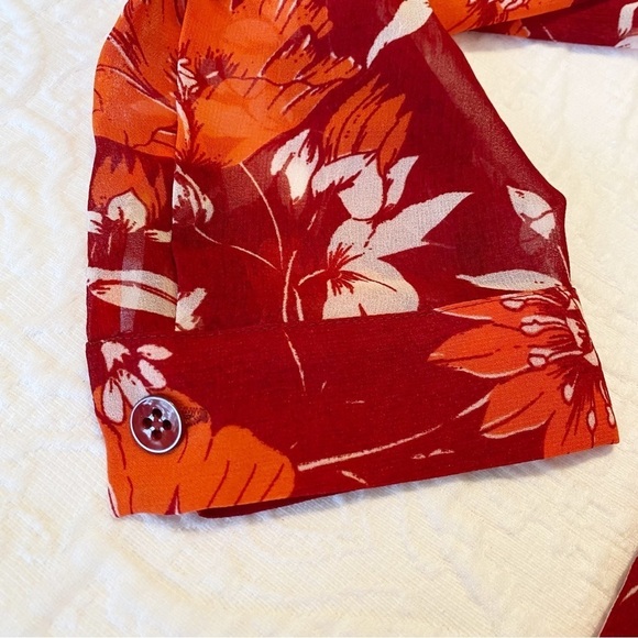 CAbi Hothouse Blouse #3766 in Scarlet Flower NWT - Medium - Picture 8 of 12